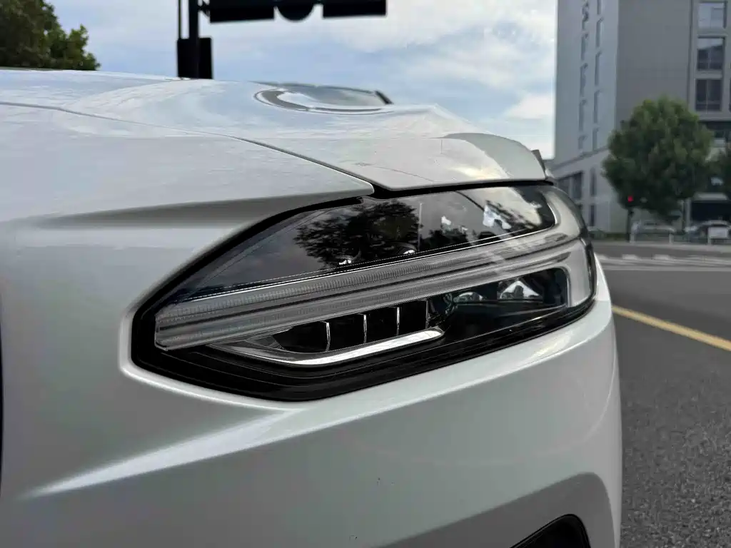 Volvo S90 2019 — фото 17