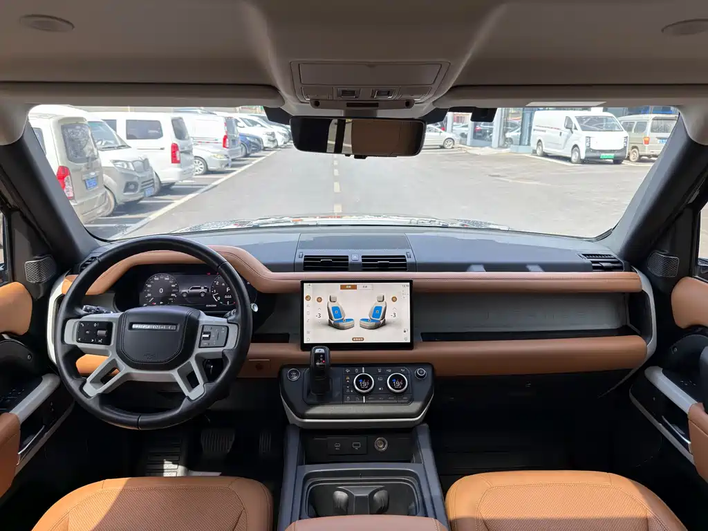 Land Rover Defender 2023 — фото 11