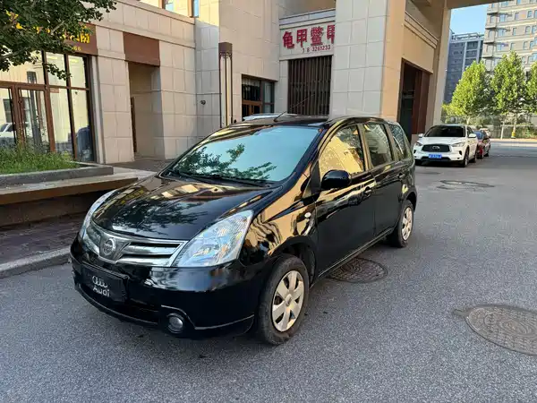 Nissan Livina 2012