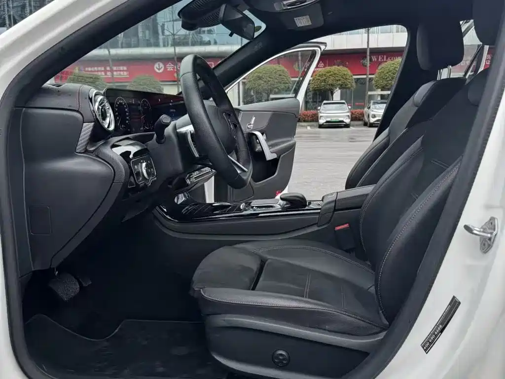 Mercedes-Benz A-Class 2023 — фото 17