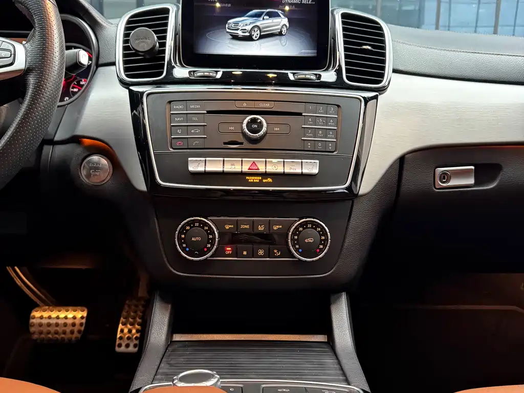 Mercedes-Benz GLE AMG 2018 — фото 12