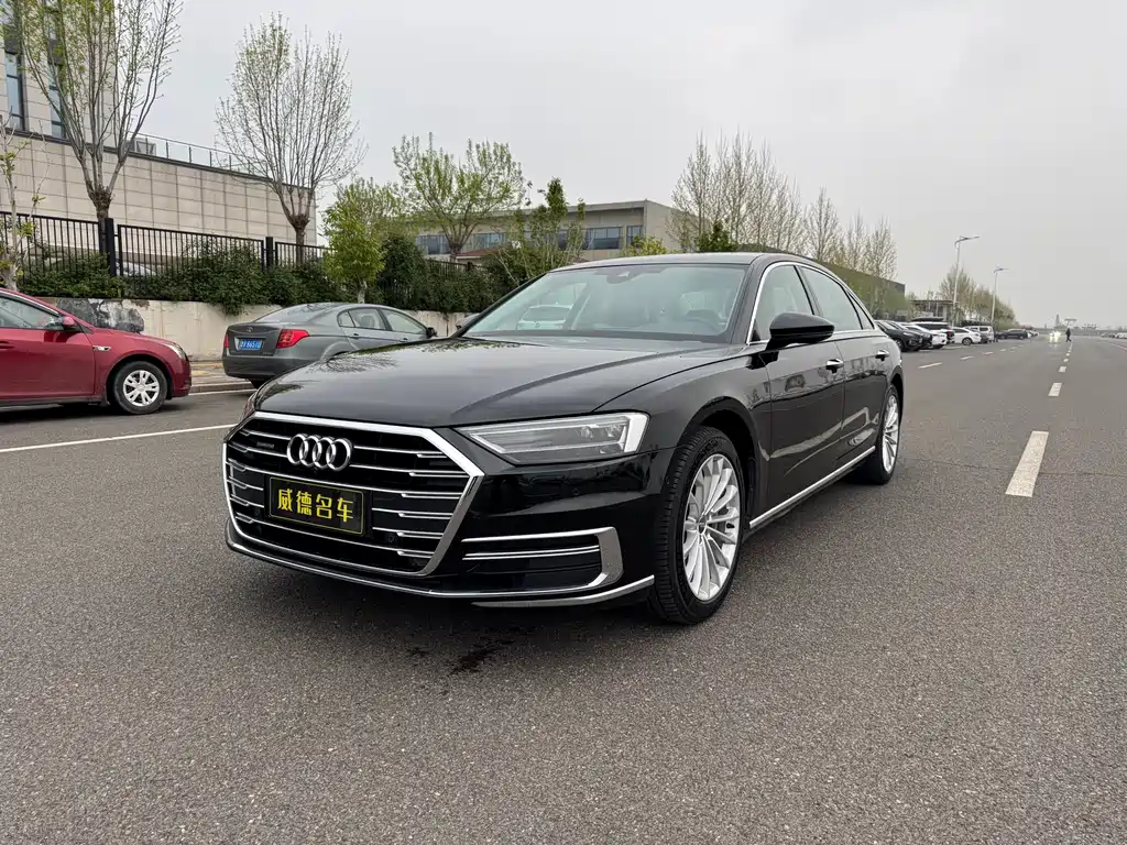Audi A8 2018 — фото 1