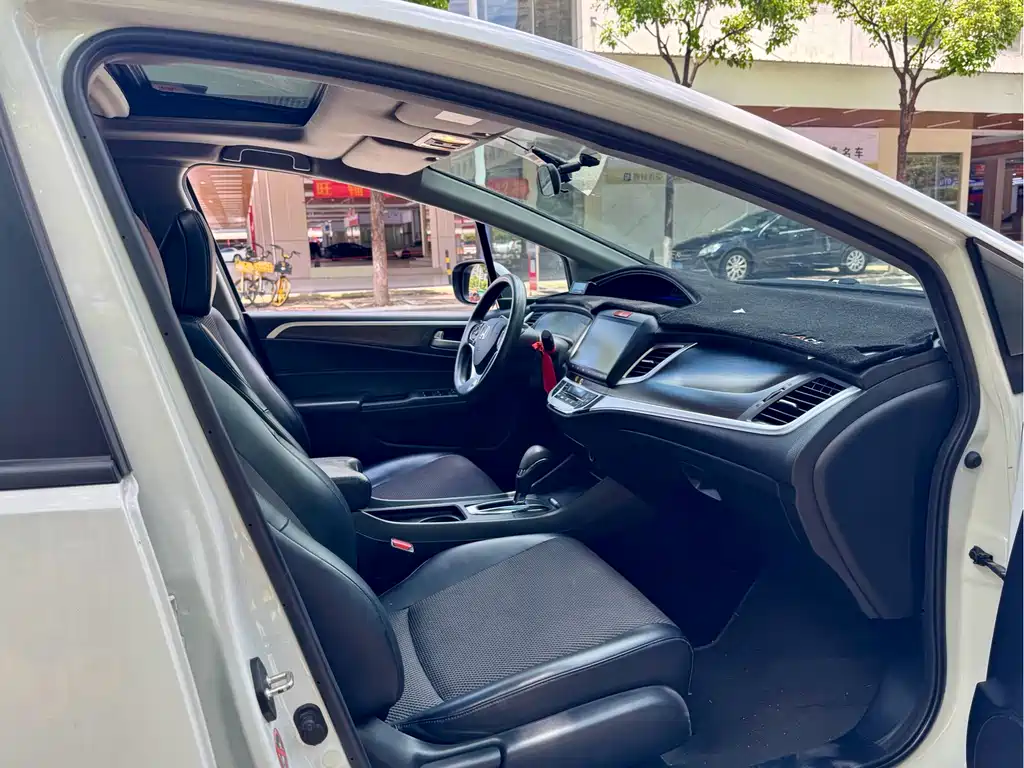 Honda Jade 2017 — фото 10