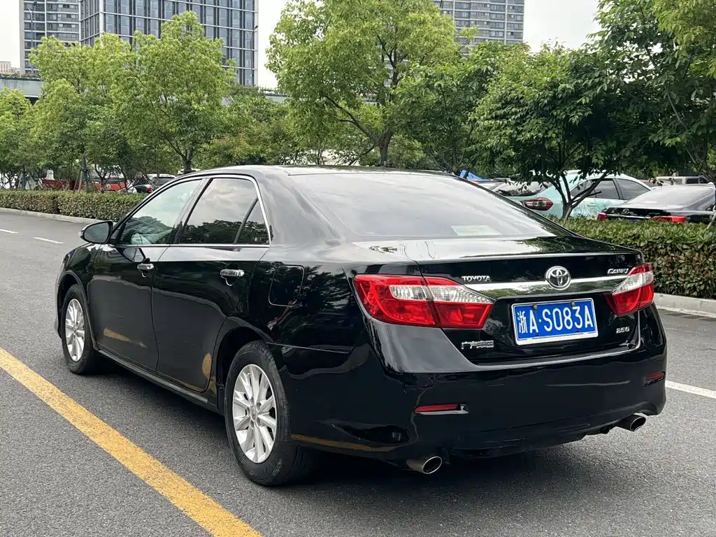 Toyota Camry 2013 — фото 15