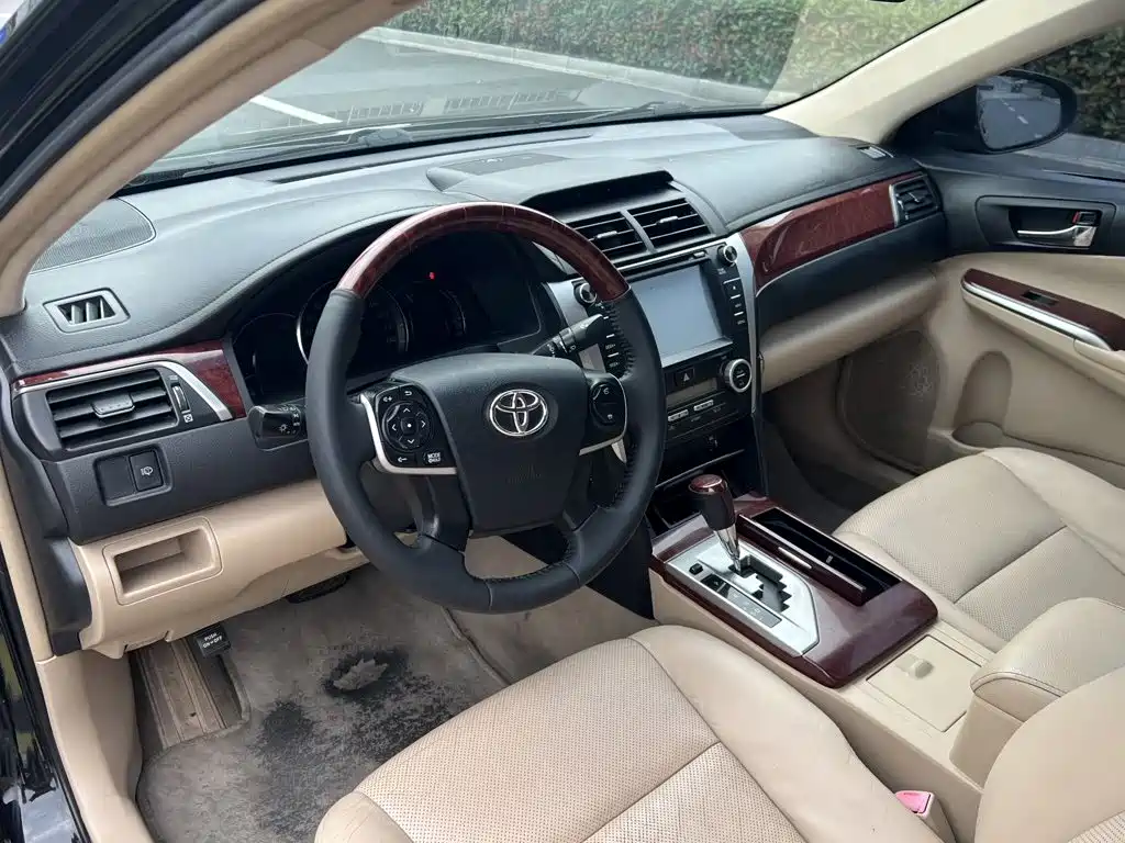 Toyota Camry 2013 — фото 13