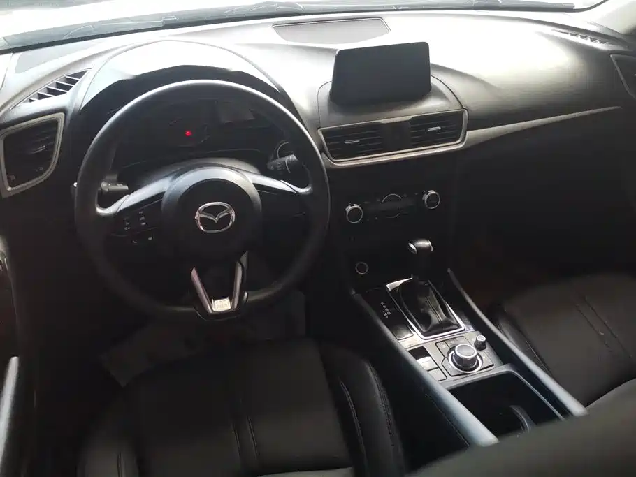 Mazda 3 Axela 2019 — фото 12