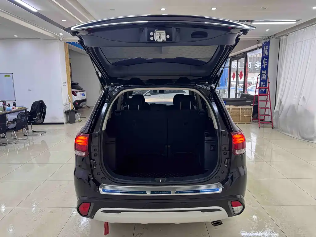 Mitsubishi Outlander 2022 — фото 19