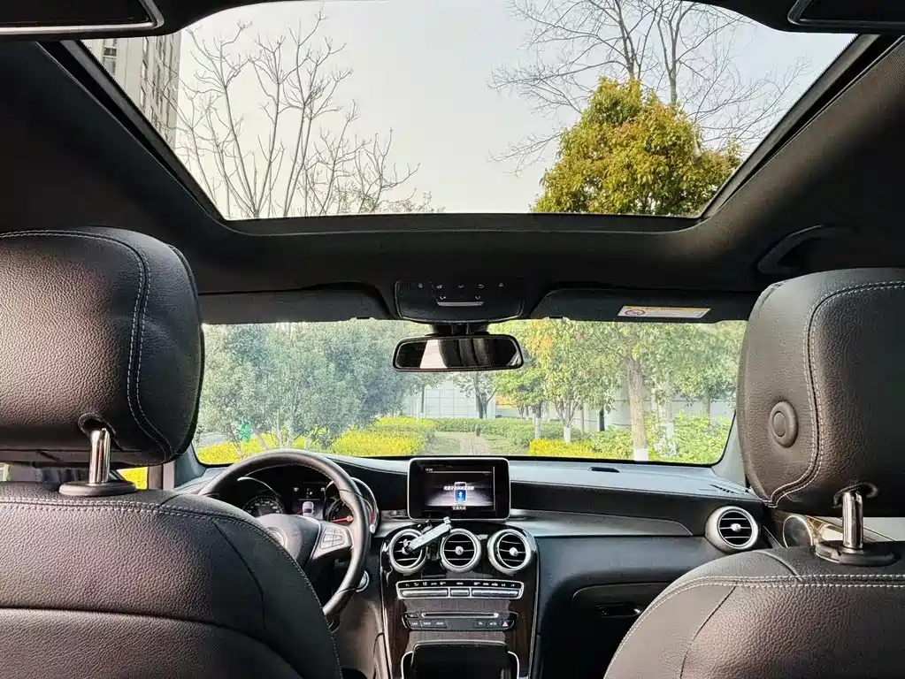 Mercedes-Benz GLC 2018 — фото 16