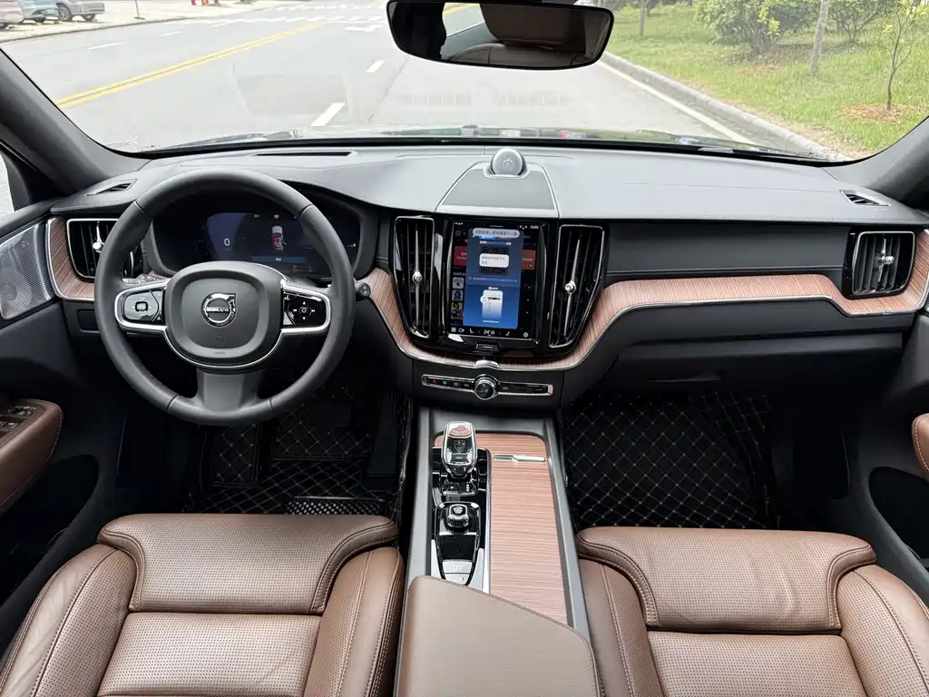 Volvo XC60 PHEV 2024 — фото 11