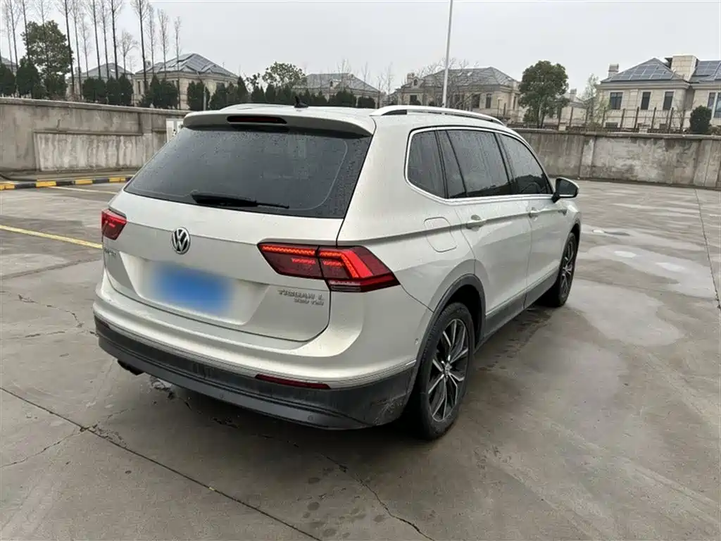 Volkswagen Tiguan L 2017 — фото 7
