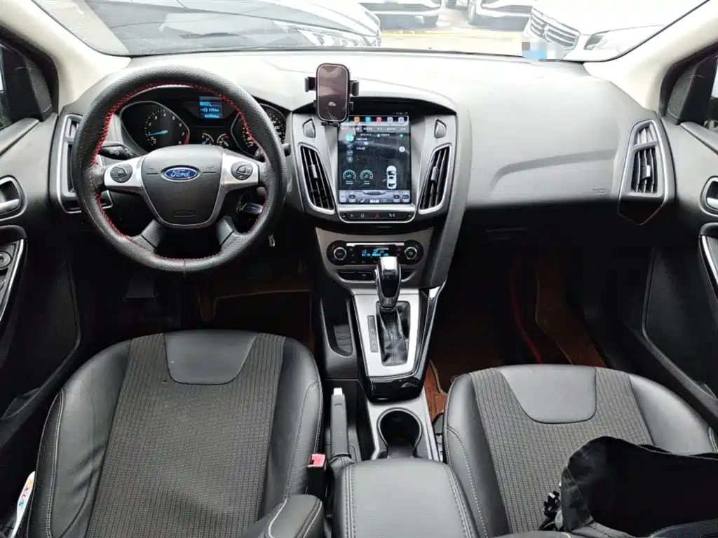 Ford Focus 2015 — фото 6