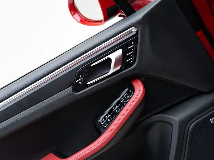 Porsche Macan 2023 — фото 17