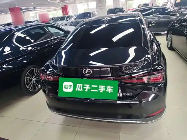 Lexus ES 2026
