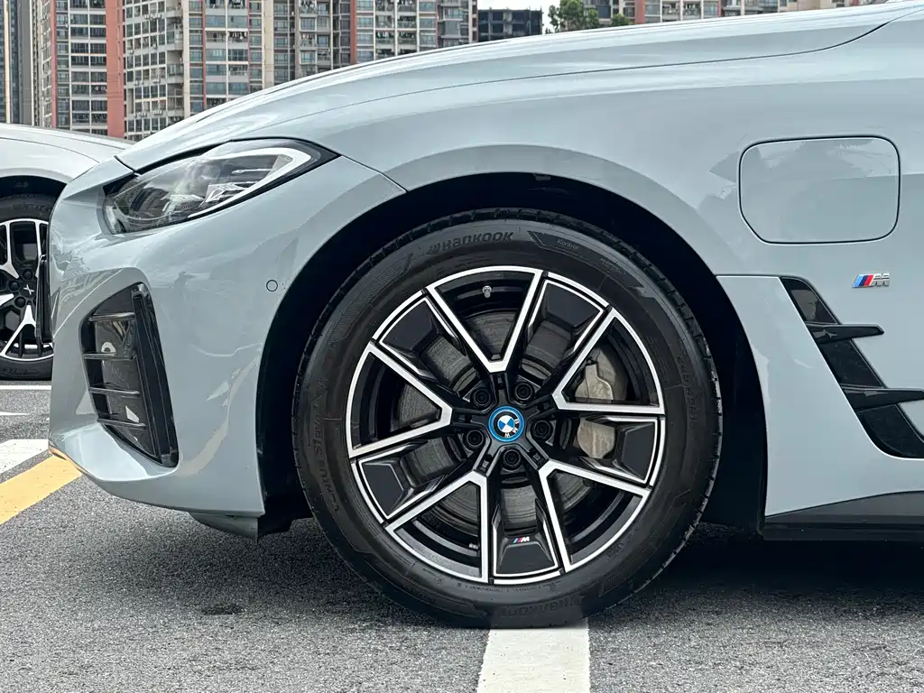BMW i4 2025 — фото 8