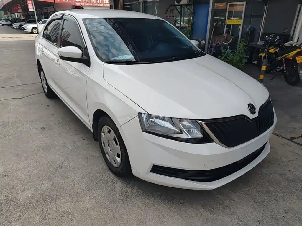 Skoda Rapid 2018 — фото 4