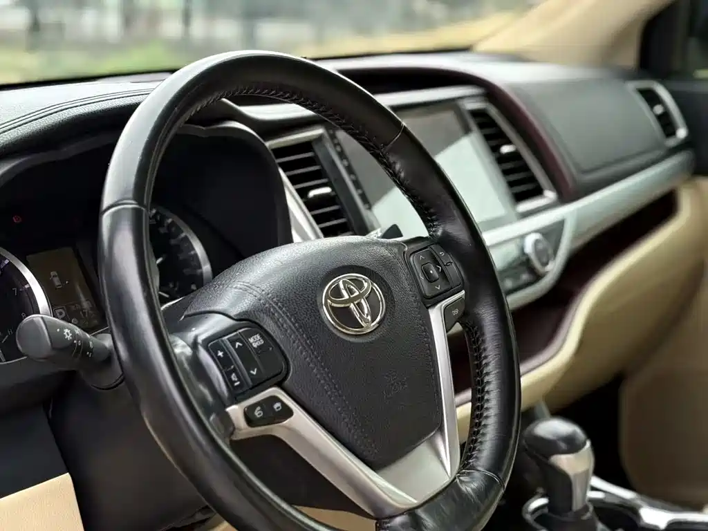 Toyota Highlander 2016 — фото 6