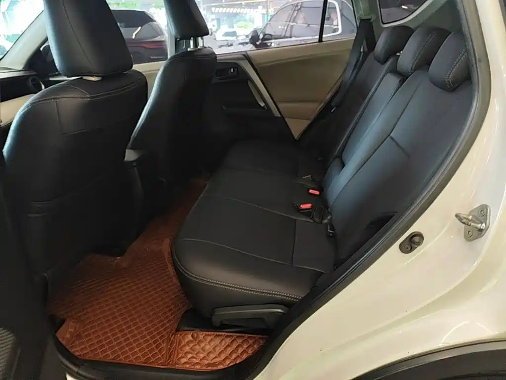 Toyota RAV4 2016 — фото 17