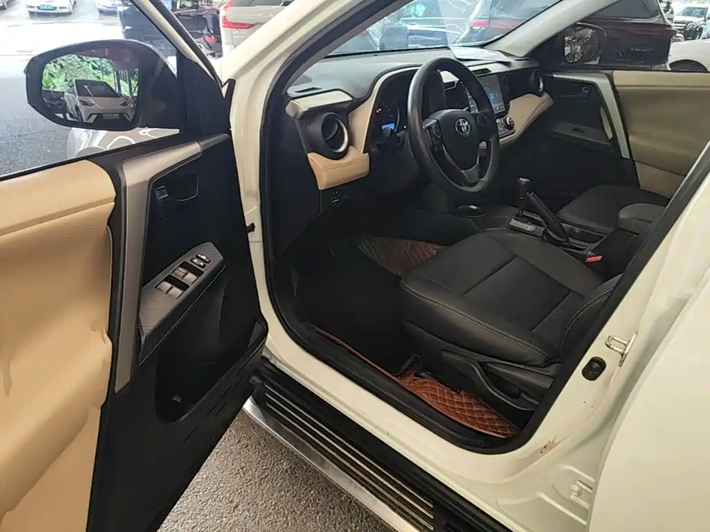 Toyota RAV4 2016 — фото 16