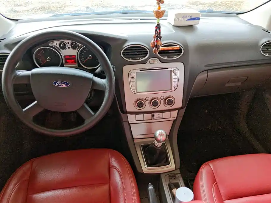 Ford Focus 2014 — фото 12