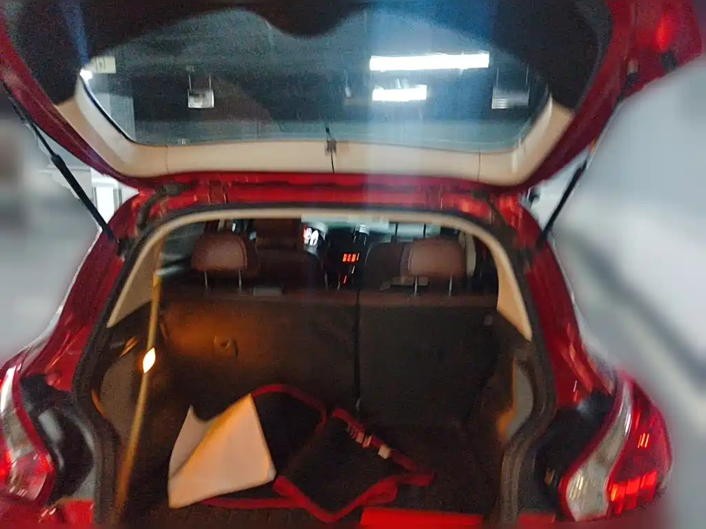 Nissan Tiida 2015 — фото 10