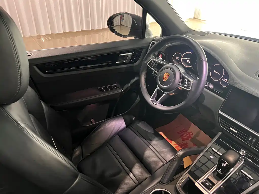 Porsche Cayenne 2018 — фото 13