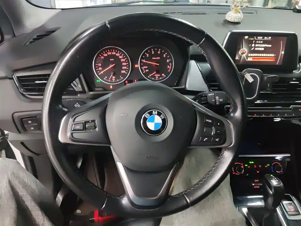 BMW 2 Series Active Tourer 2017 — фото 11