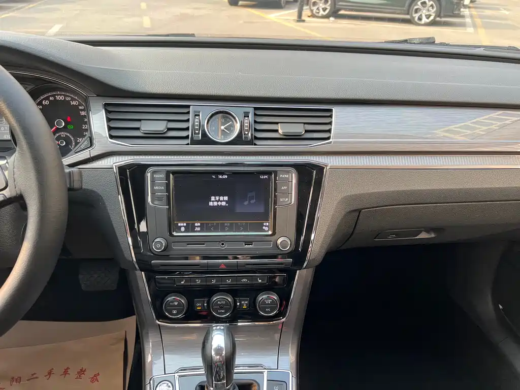 Volkswagen Passat 2018 — фото 17