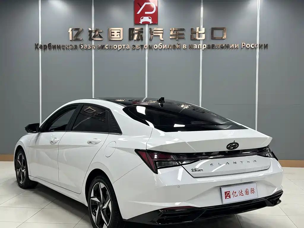Hyundai Elantra 2022 — фото 10