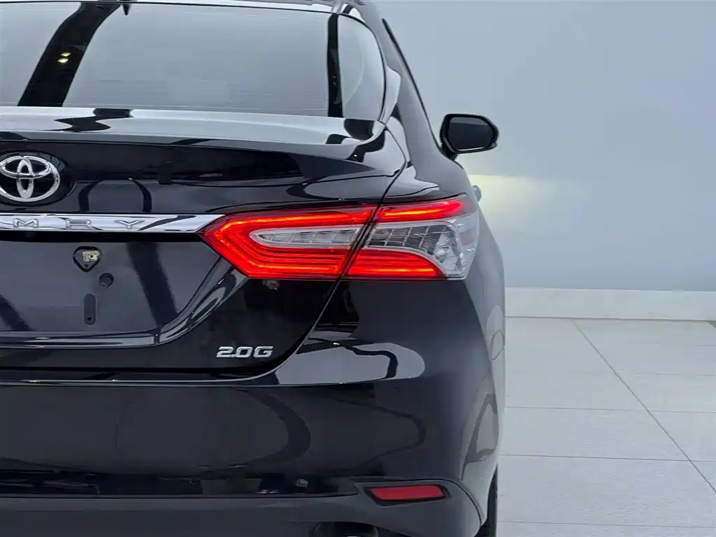 Toyota Camry 2023 — фото 11