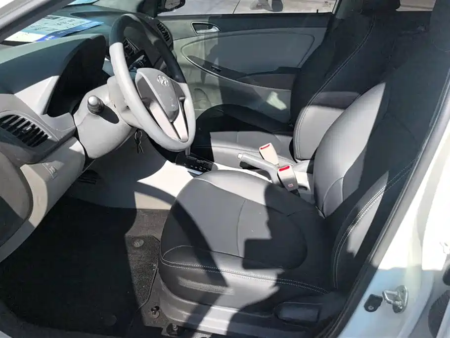 Hyundai Verna 2016 — фото 9