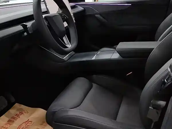 Tesla Model Y L 2026