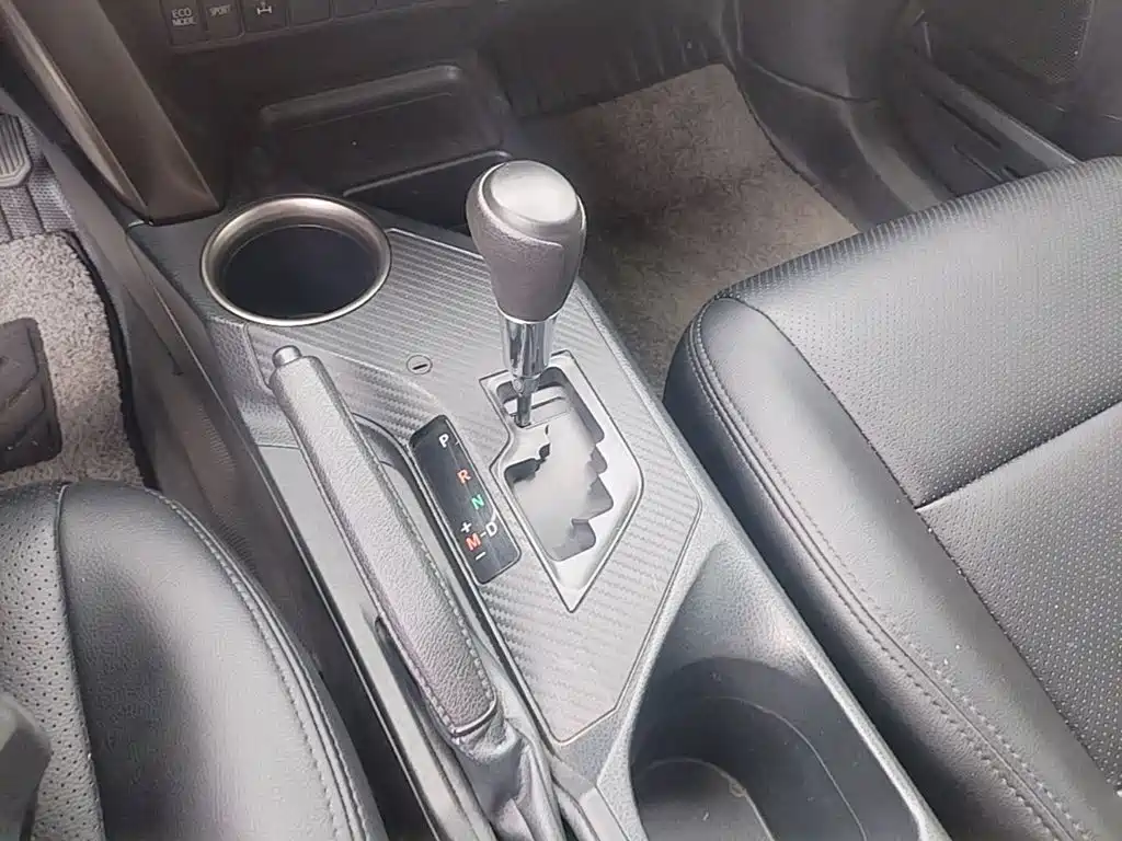 Toyota RAV4 2016 — фото 10