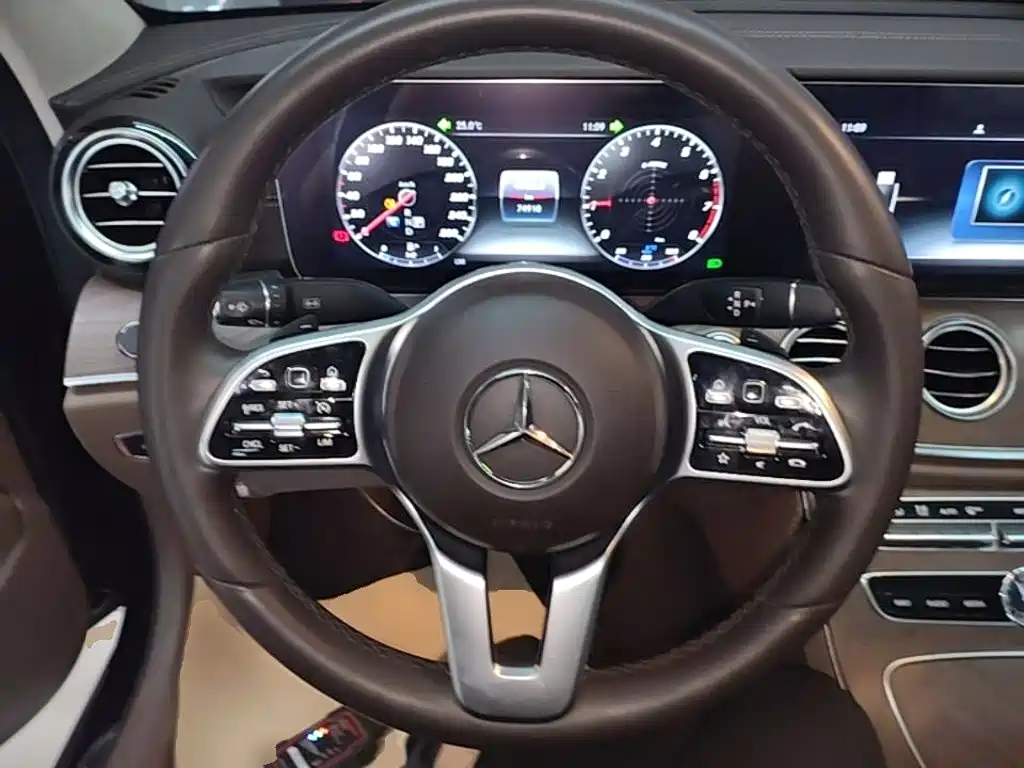 Mercedes-Benz E-Class 2019 — фото 11