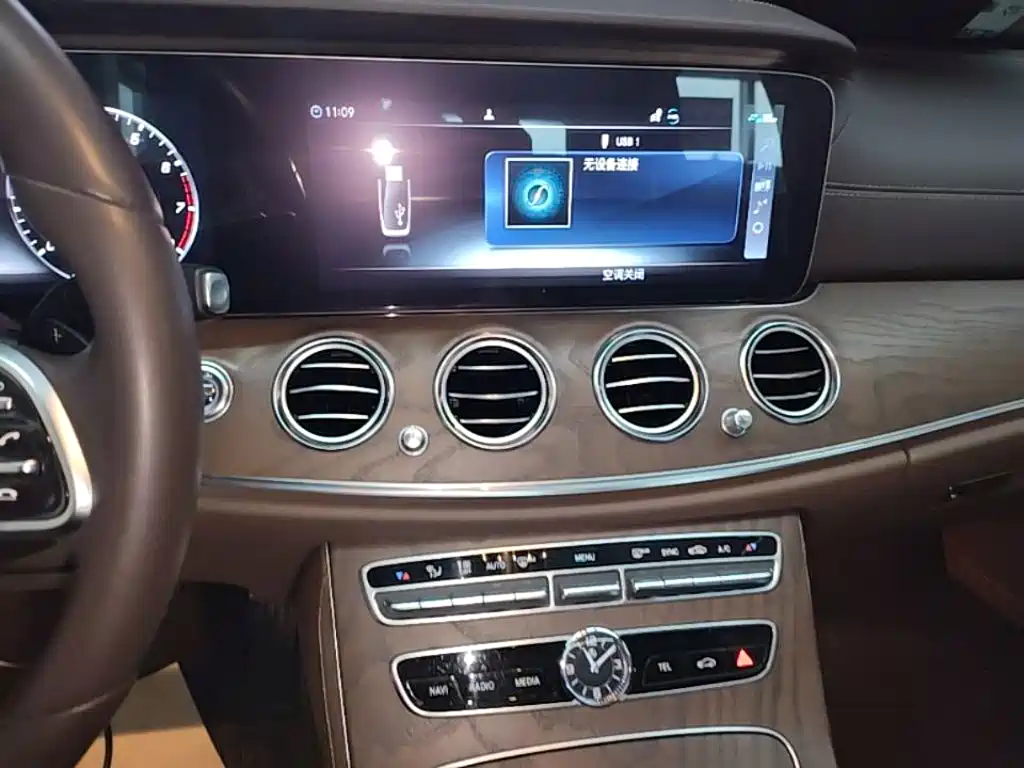 Mercedes-Benz E-Class 2019 — фото 13
