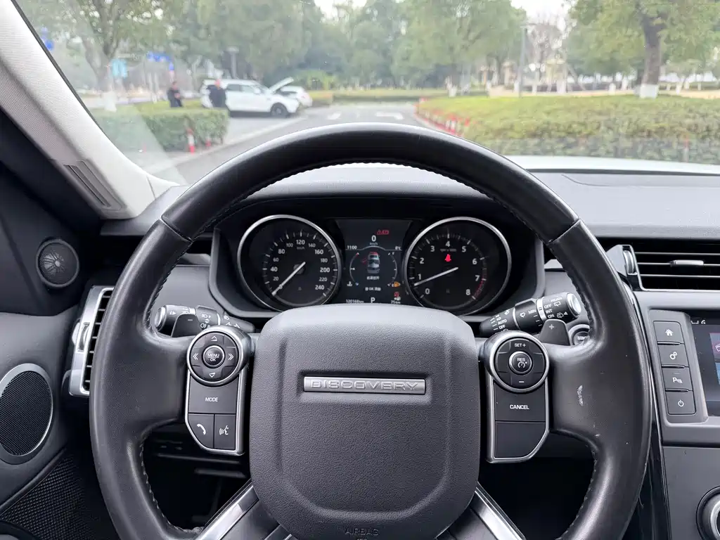 Land Rover Discovery 2018 — фото 12