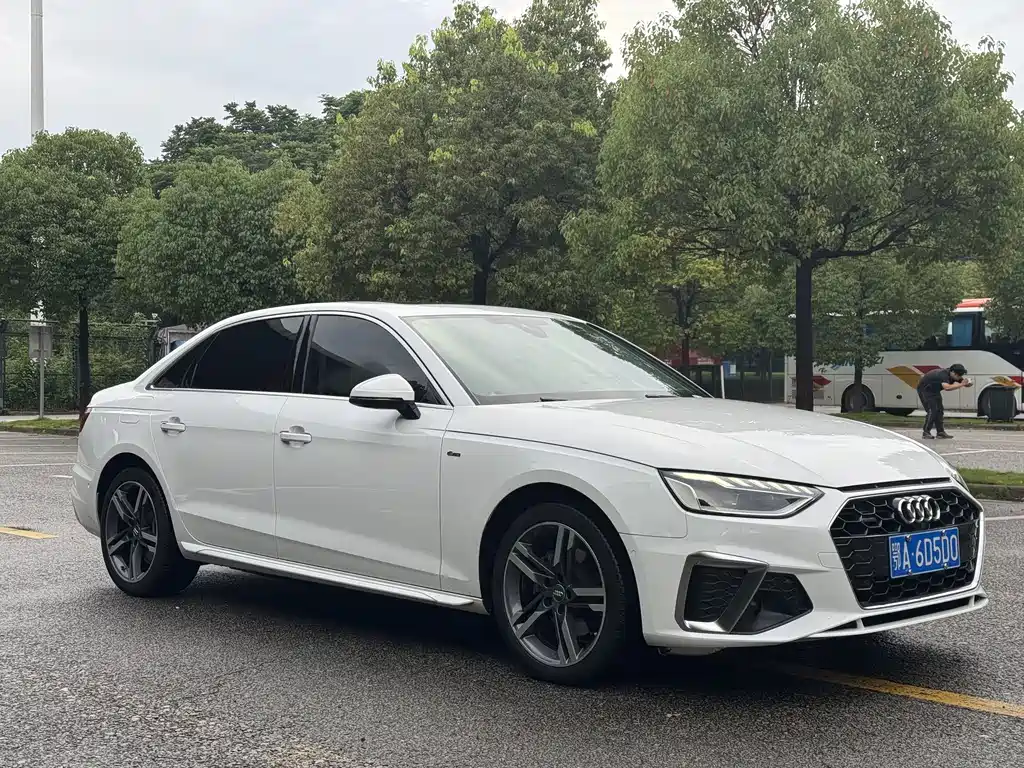 Audi A4L 2021