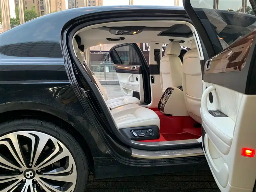 Bentley Flying Spur 2013 — фото 12