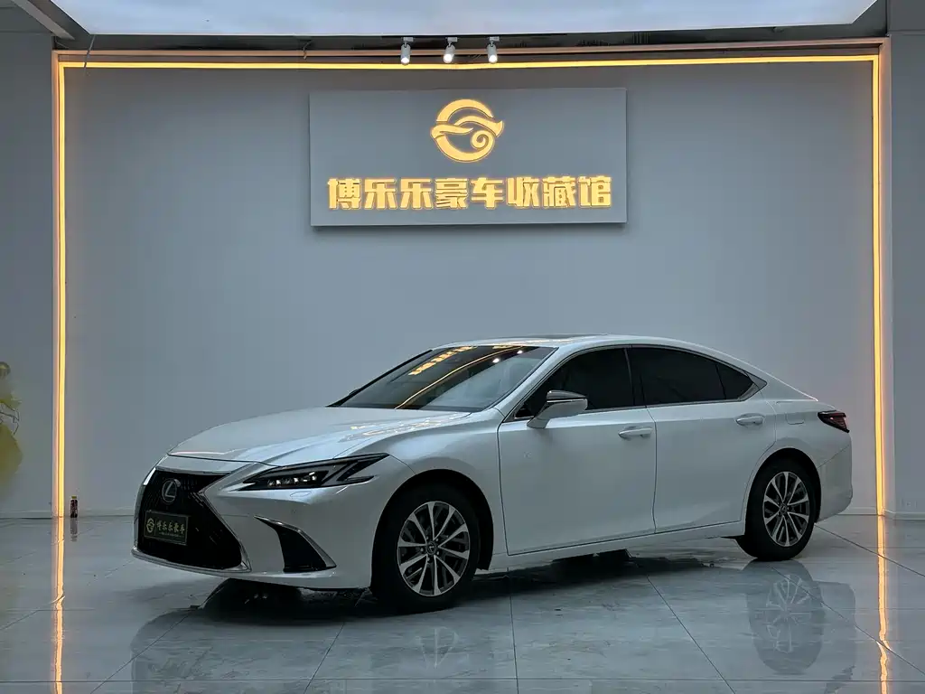 Lexus ES 2025 — фото 1
