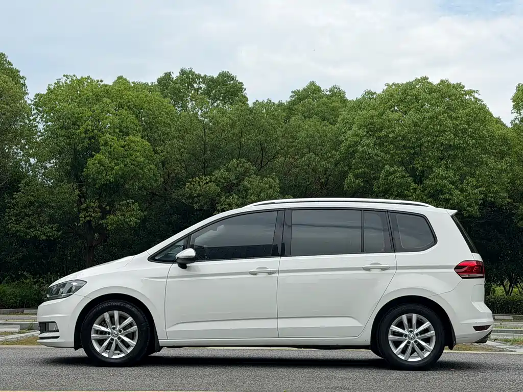Volkswagen Touran 2019 — фото 22