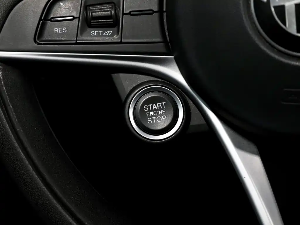 Alfa Romeo Giulia 2017 — фото 18