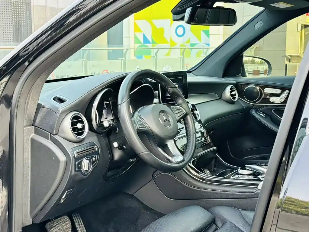 Mercedes-Benz GLC 2018 — фото 12