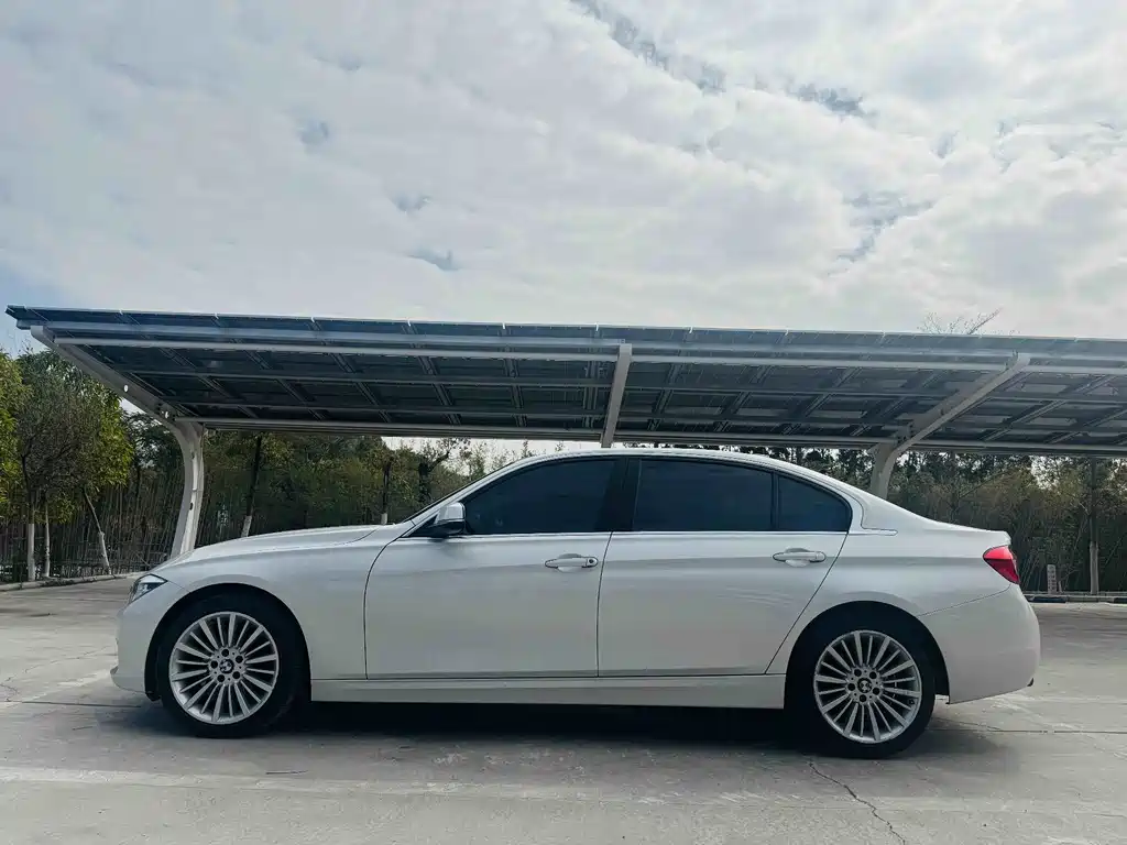 BMW 3 Series 2018 — фото 13