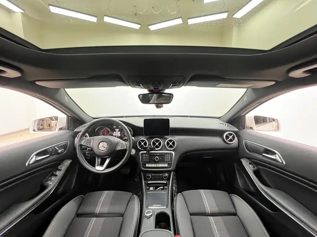 Mercedes-Benz A-Class 2017 — фото 10