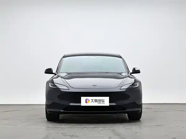 Tesla Model 3 2024