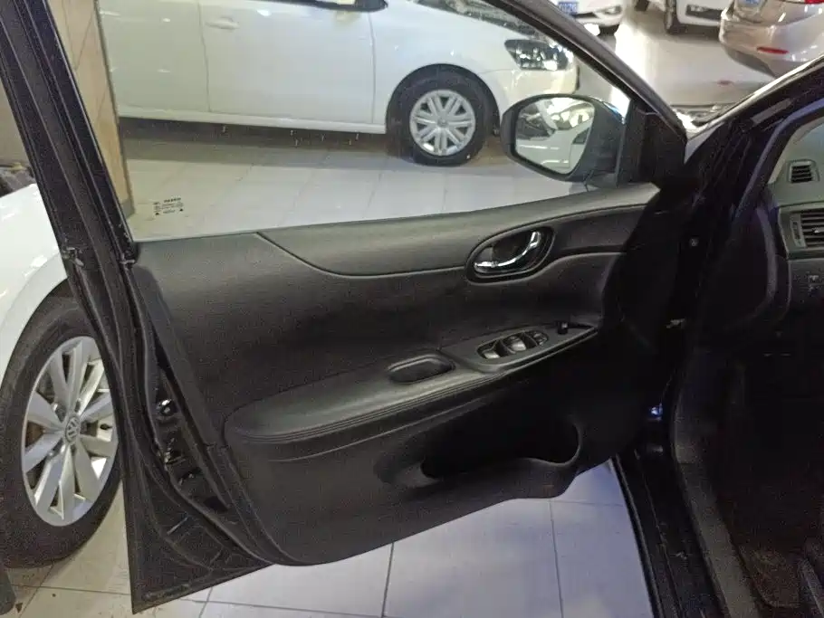 Nissan Tiida 2013