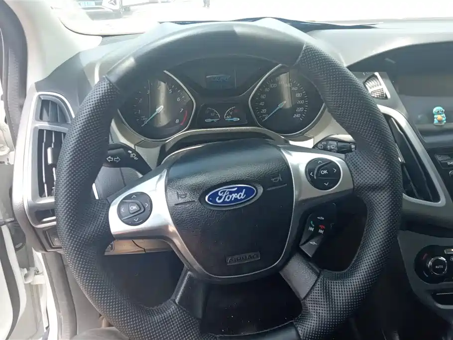 Ford Focus 2013 — фото 15