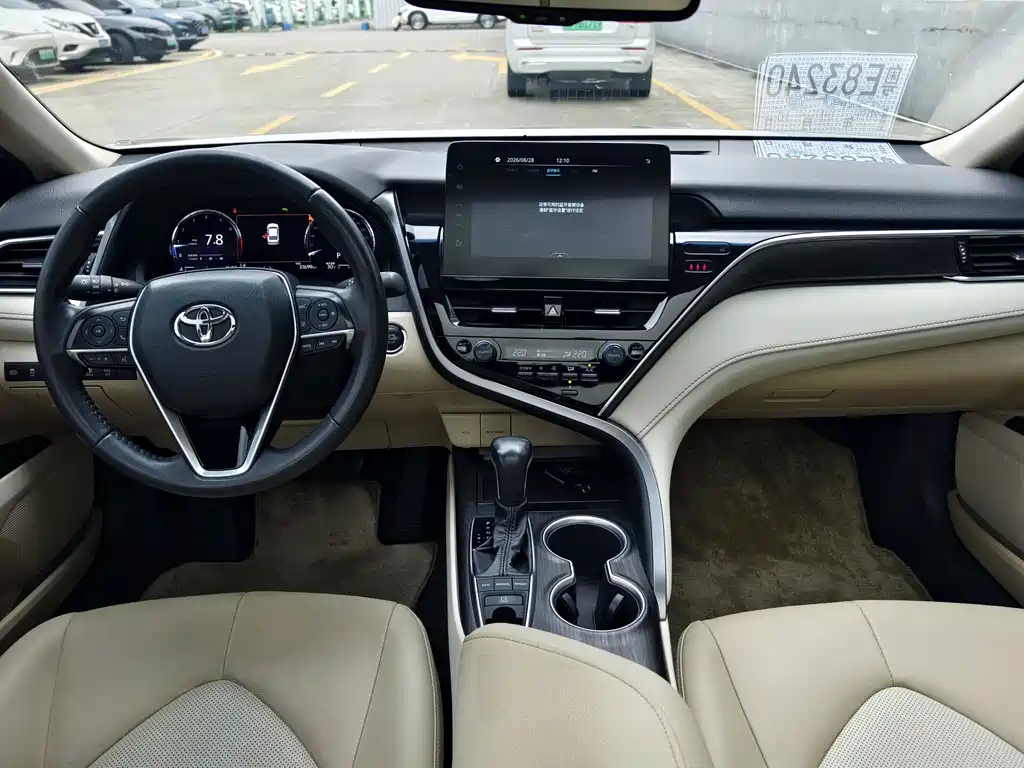 Toyota Camry 2023 — фото 12