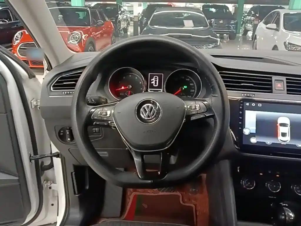 Volkswagen Tiguan L 2019 — фото 11