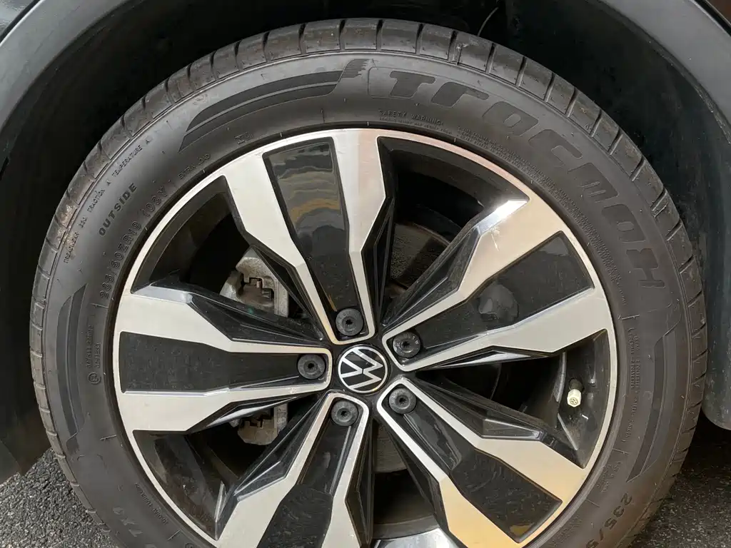 Volkswagen Tiguan L 2023 — фото 13