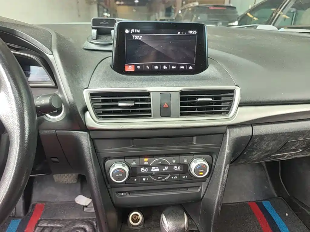 Mazda 3 Axela 2018 — фото 13